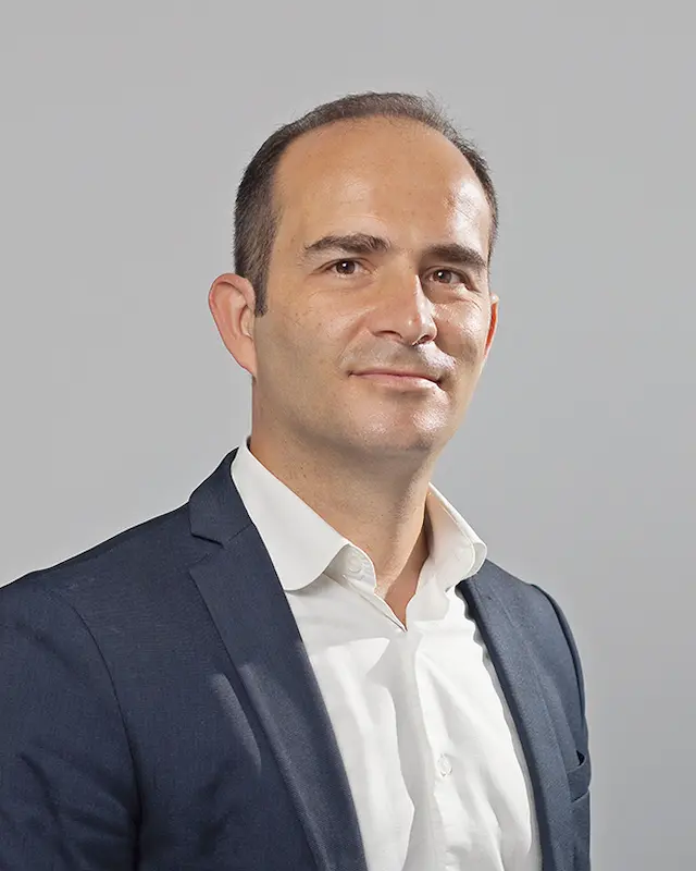 Foto retrato de Antonio Macías, Director de Desarrollo de Negocio de DVP Solar