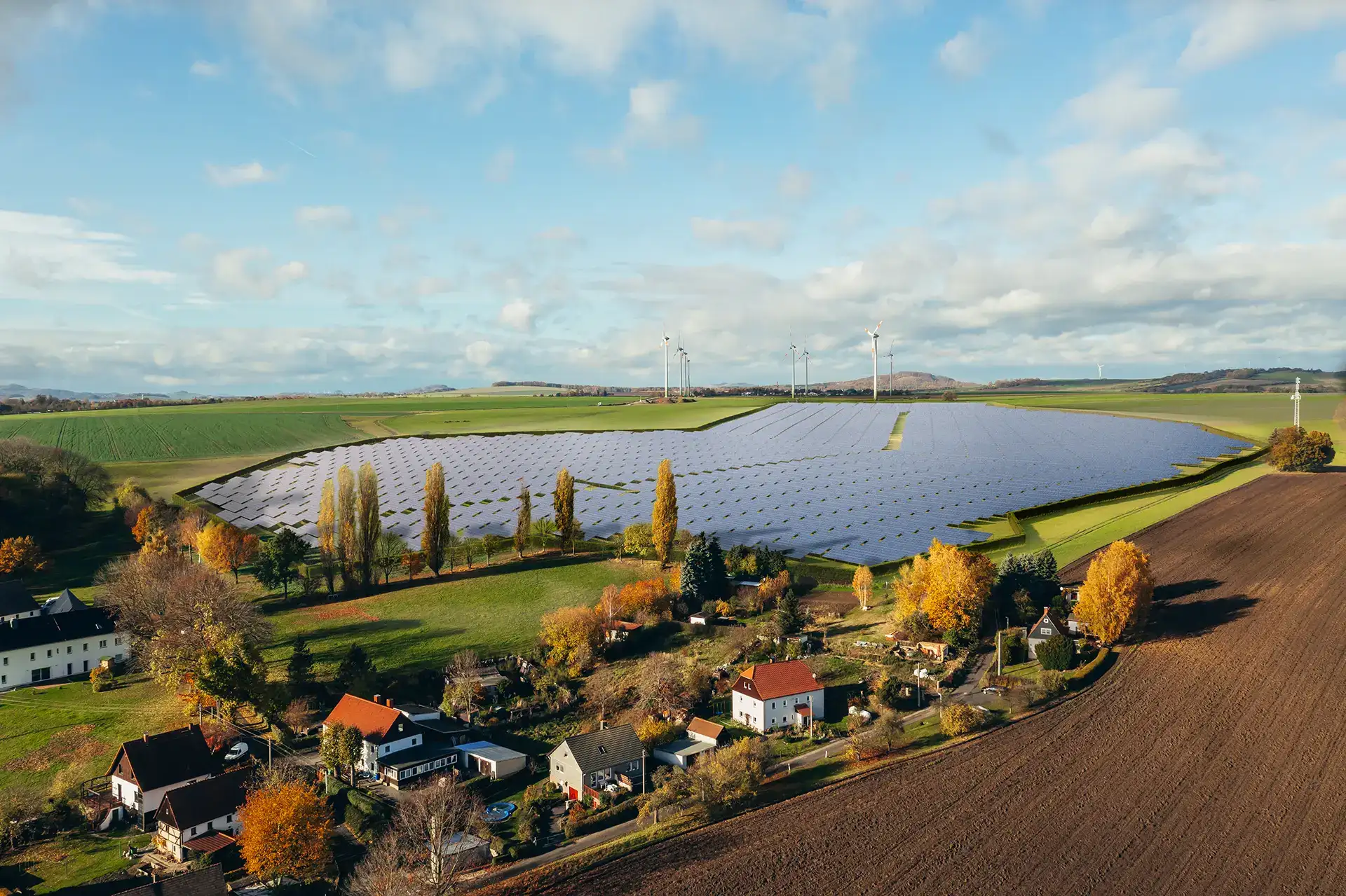 Vista aérea de un proyecto agrivoltaico