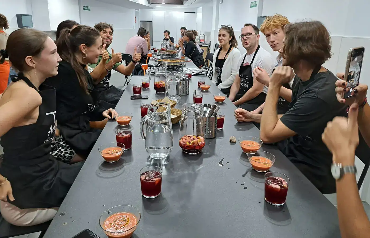 Se ofrecen diversas actividades de trabajo en equipo a los empleados