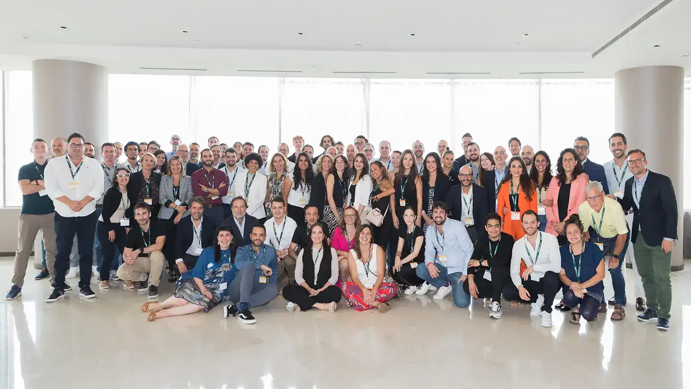 Todo el equipo de DVP Solar se reunió para asistir a un seminario